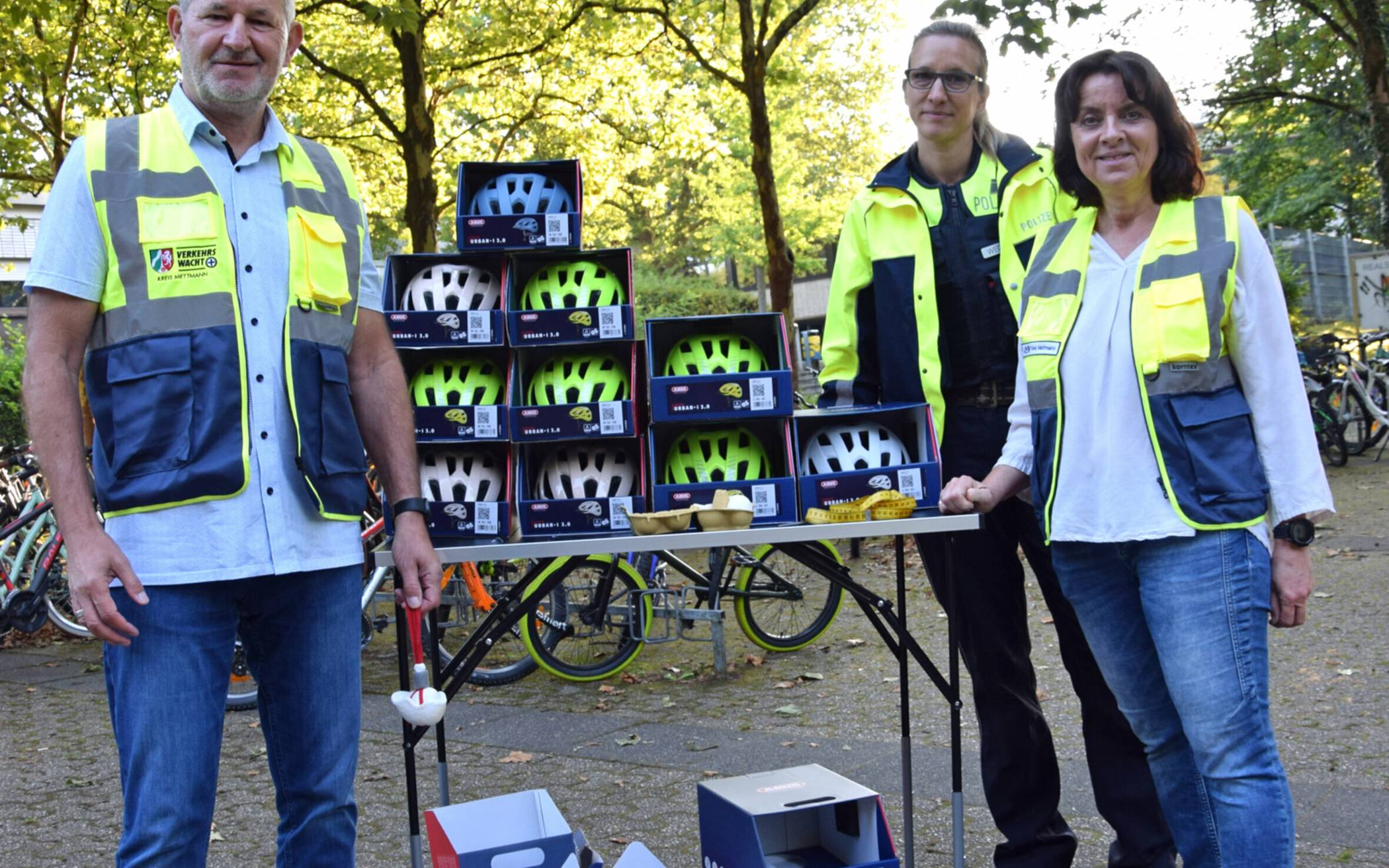 Fahrradhelm-Aktion des Kreises Mettmann, der Kreisverkehrswacht und der Polizei