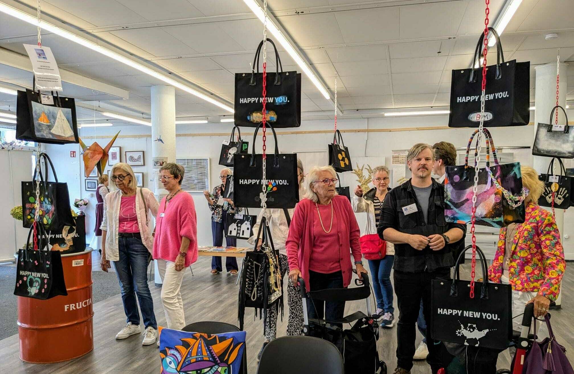 Jede Menge bunte Taschen und noch mehr