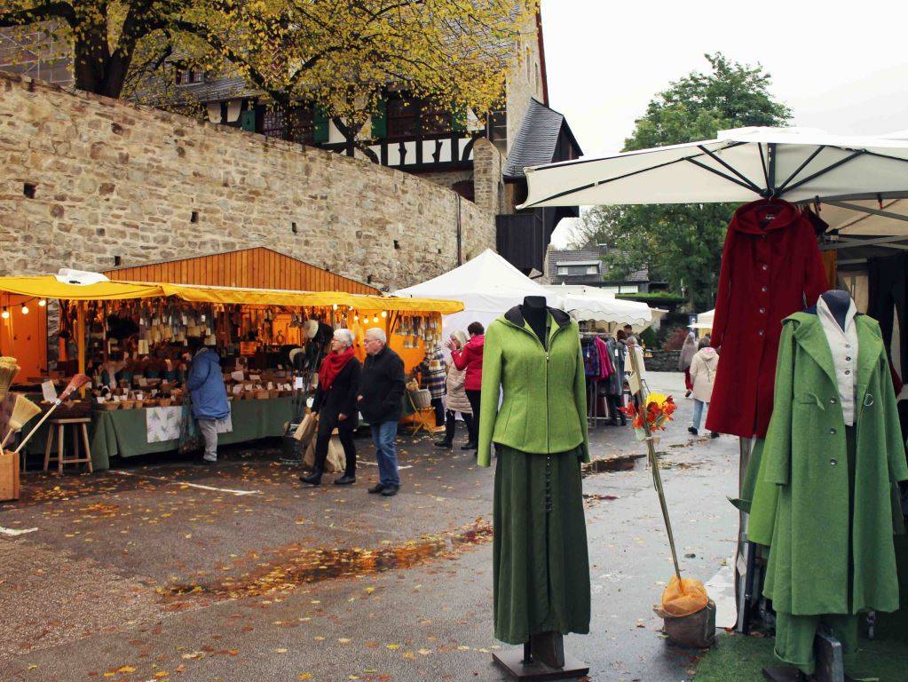 25. Oktober bis 3. November auf Schloss Burg: Basar der Kunsthandwerker