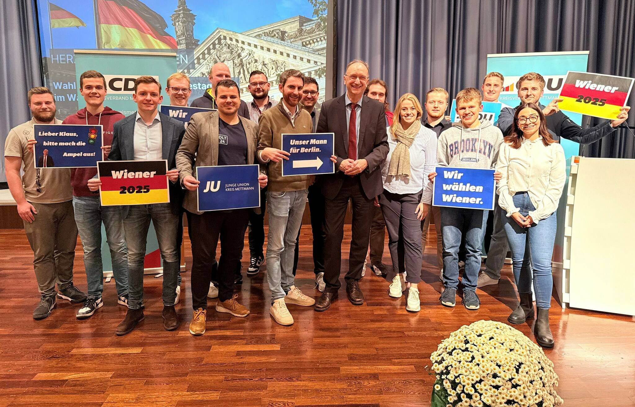 Dr. Klaus Wiener wird von der