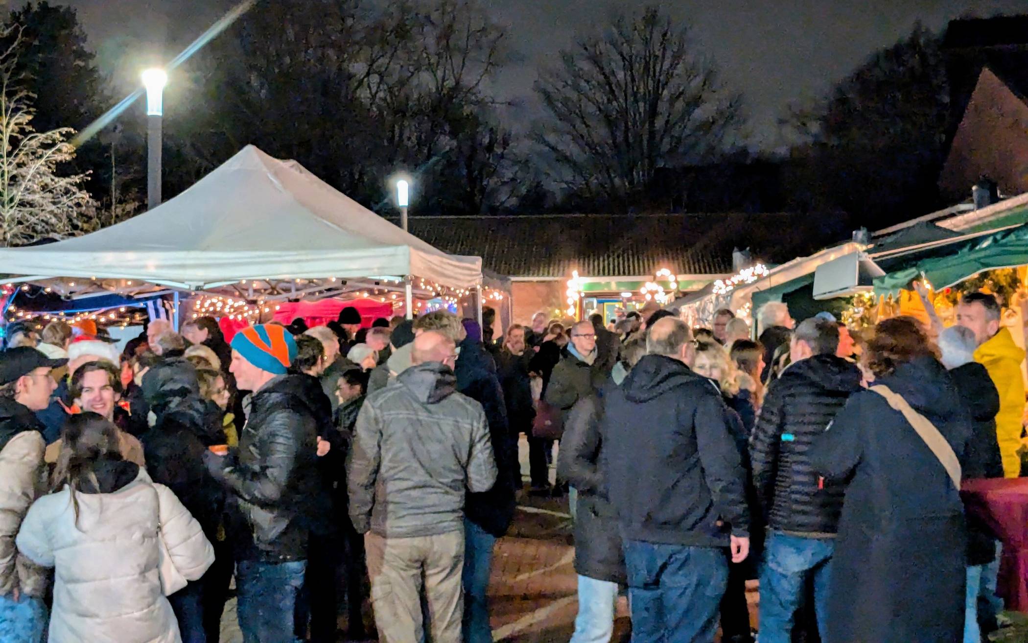 Unterbacher Weihnachtsmarkt lockt viele Gäste an