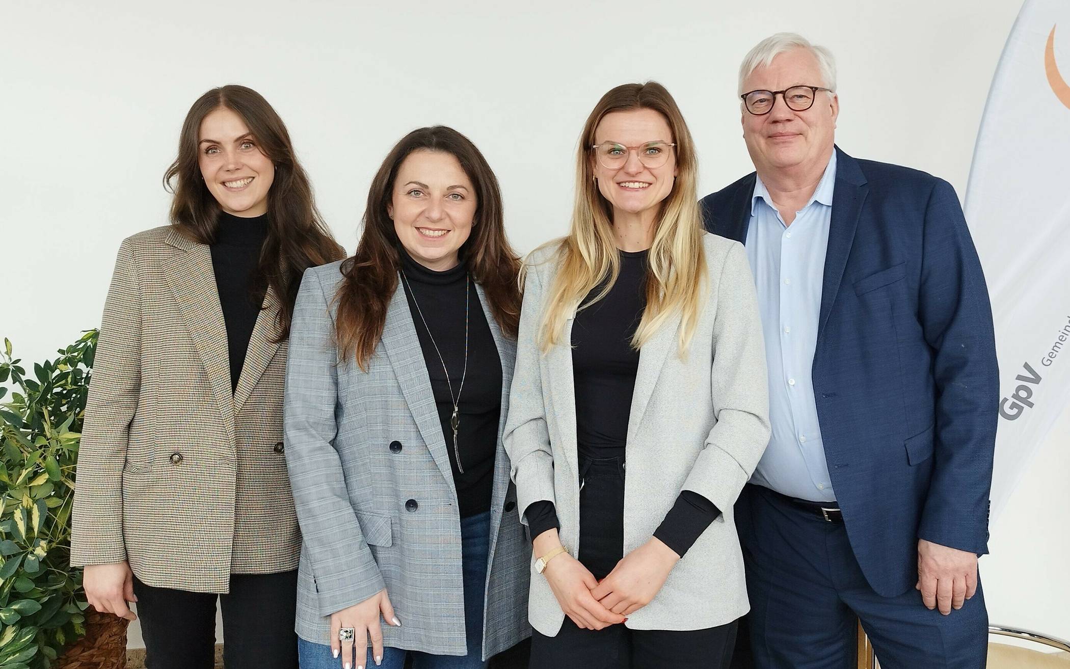  Die Referentinnen und Referenten der Impulsveranstaltung (von links): Roxanne Schad (GPV-Koordination, Kreis Mettmann), Dr. Elina Sakellaridou (Leiterin des Sozialpsychiatrischen Dienstes, Kreis Mettmann), Franziska Schwaab, Dr. Dr. Thomas Dielentheis. 