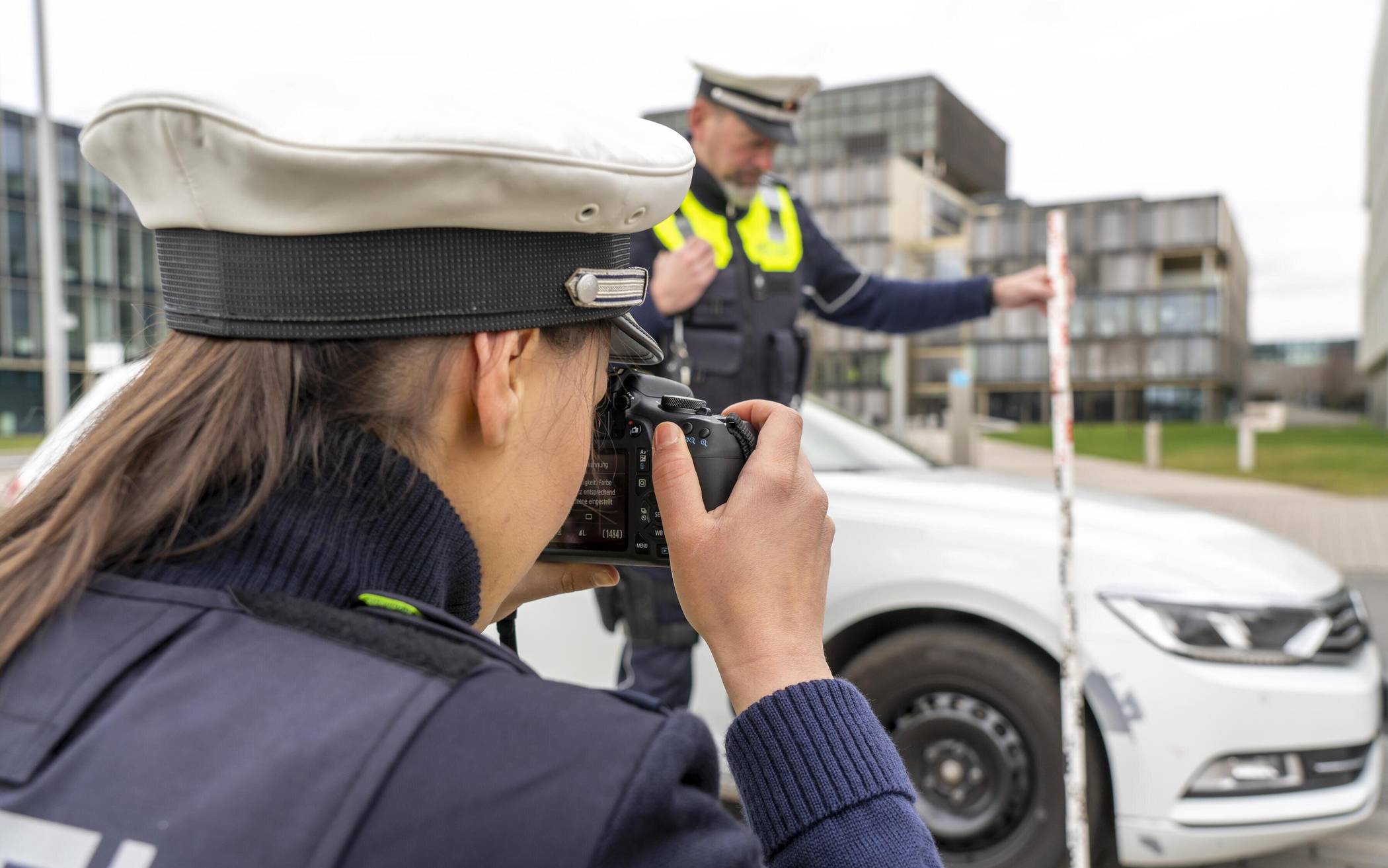 Frischer Lackschaden an der Fahrzeugfront