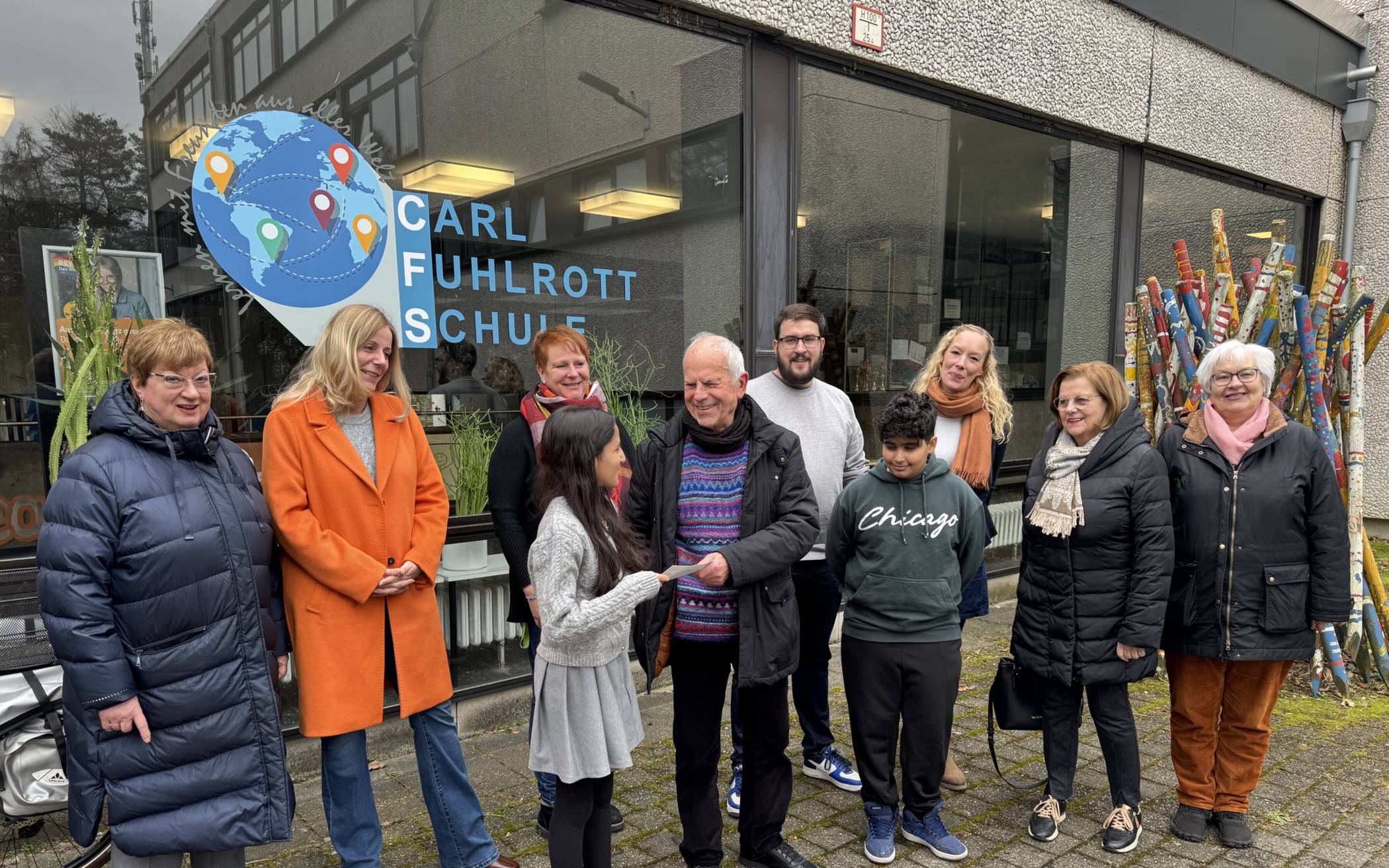 Spendenübergabe an der Carl-Fuhlrott-Schule in Hochdahl:
