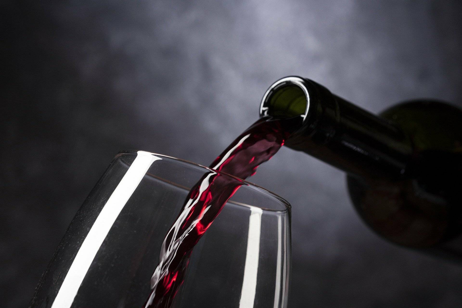 Fast ein Viertel der regelmäßigen Alkoholkonsumenten