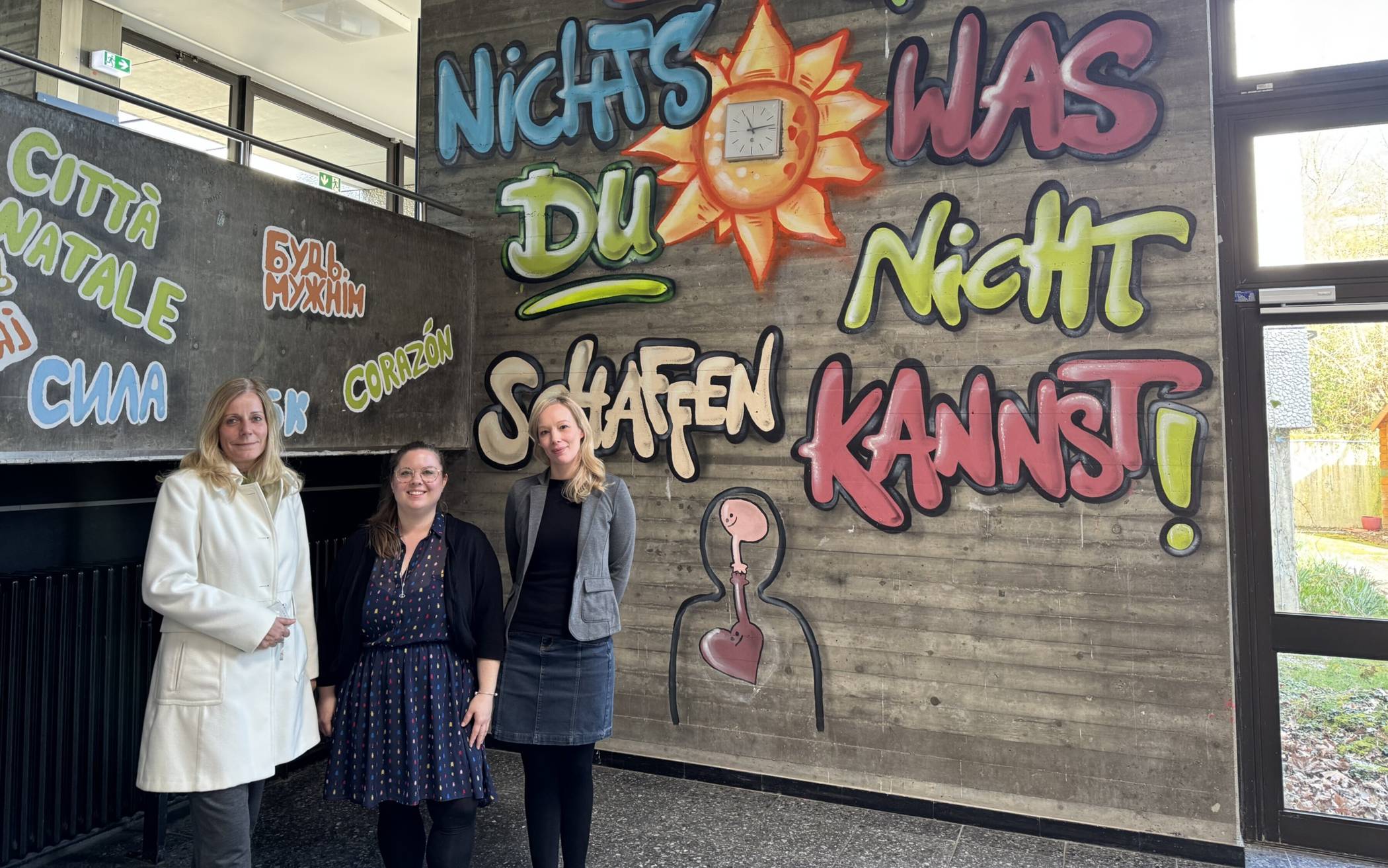 (v.li.) Schulleiterin Christine Schneppe mit ihren