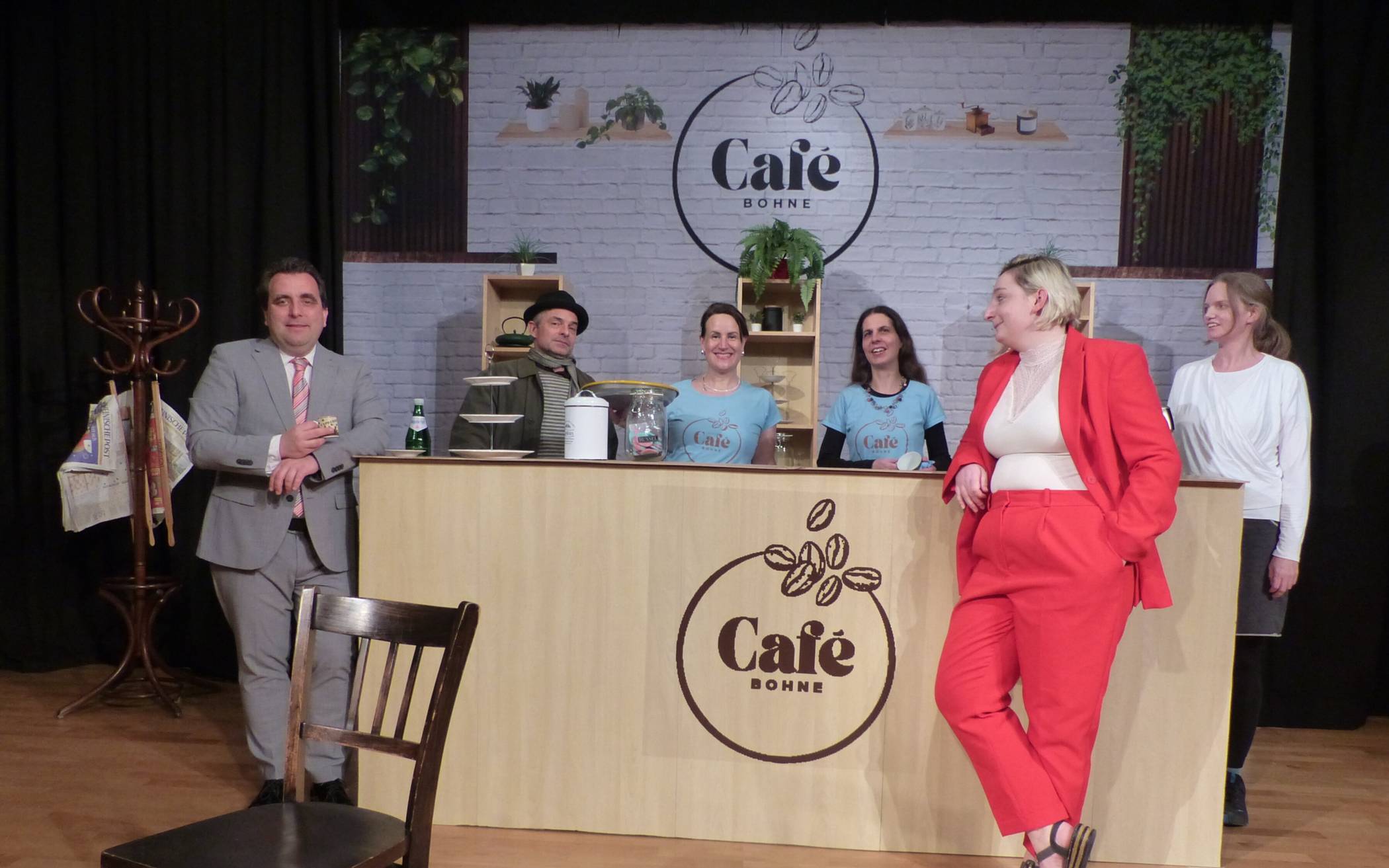  Die Schauspielercrew der Theatergruppe Spotlight für das Stück „Some change – nicht gesellschaftsfähig". 