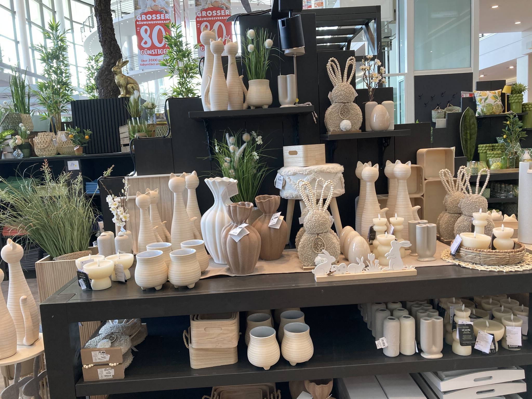  Die Hasen im Teddymantel haben Ohren, die aus Holzperlen geformt wurden. 