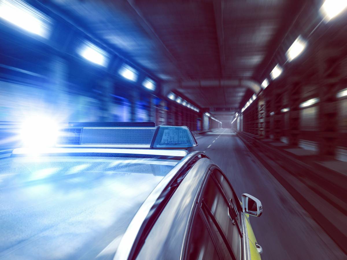 Brennendes Auto: Polizei bittet um Hinweise