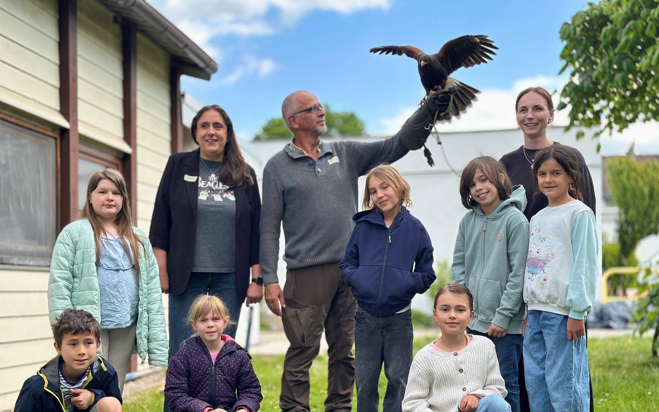 Falkner Andreas Schneider zu Gast im Tierheim Hilden
