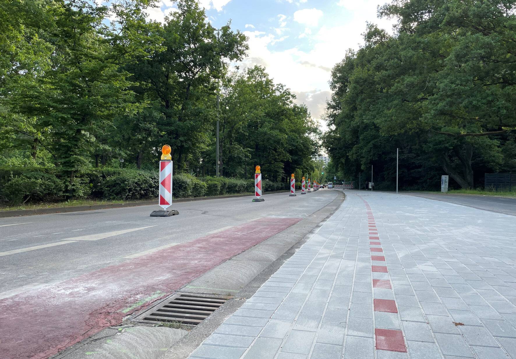  Die neue Busspur an der Sedentaler Straße während der Bauzeit. 