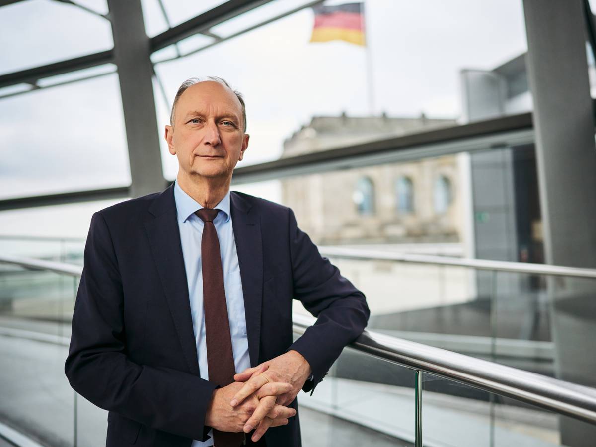 Schnittstelle der Regierungsarbeit: Klaus Wiener organisiert