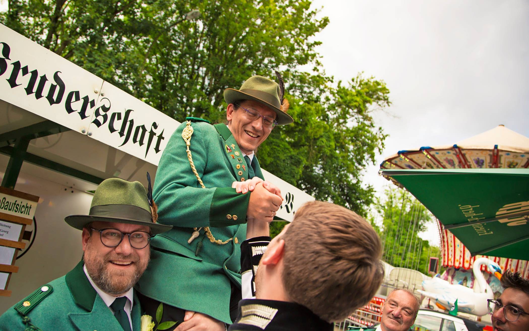 Die Sebastianer verwandeln Erkrath in ein grün-weißes Farbenmeer