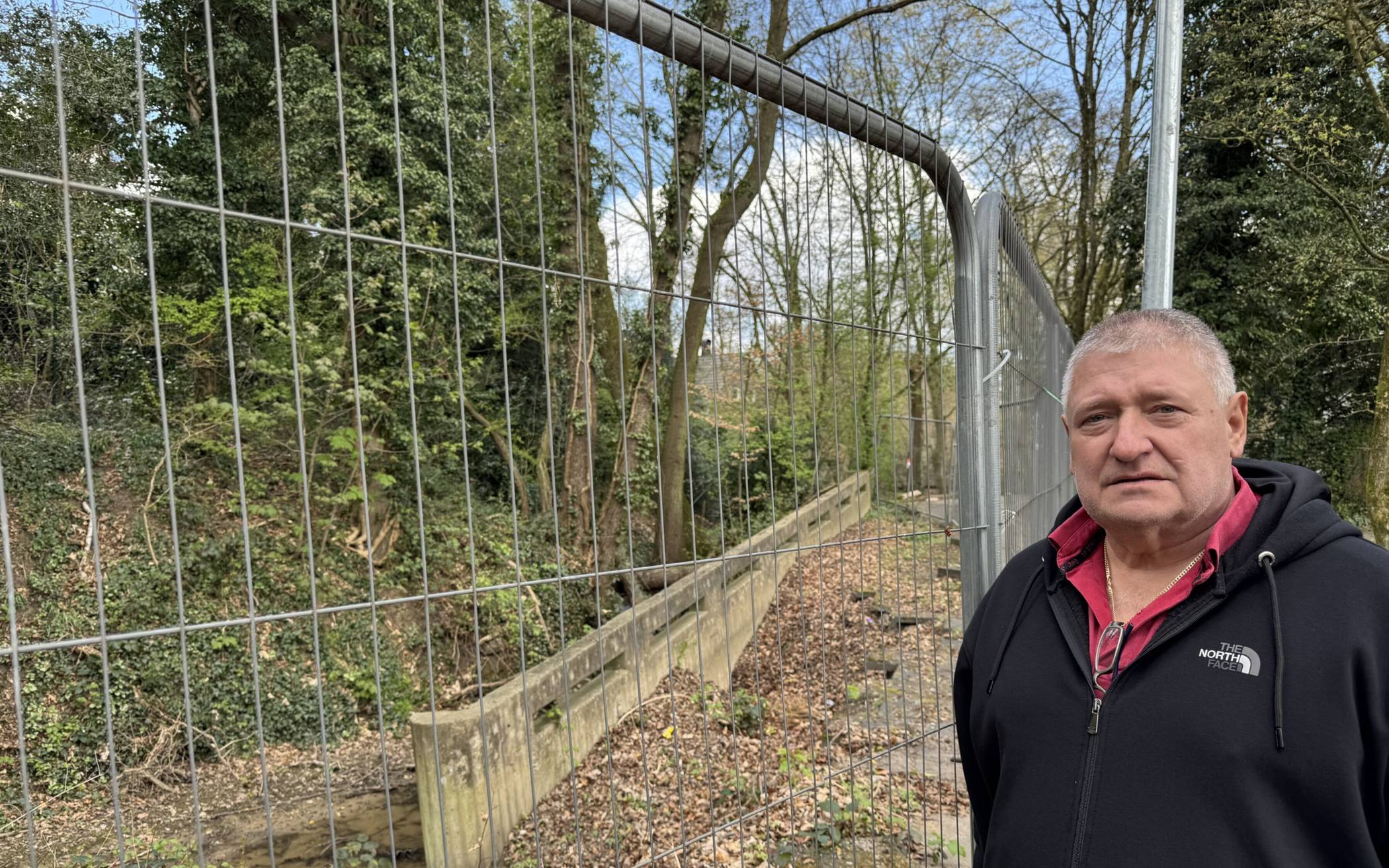 Peter Urban (SPD) vor der abgesackten