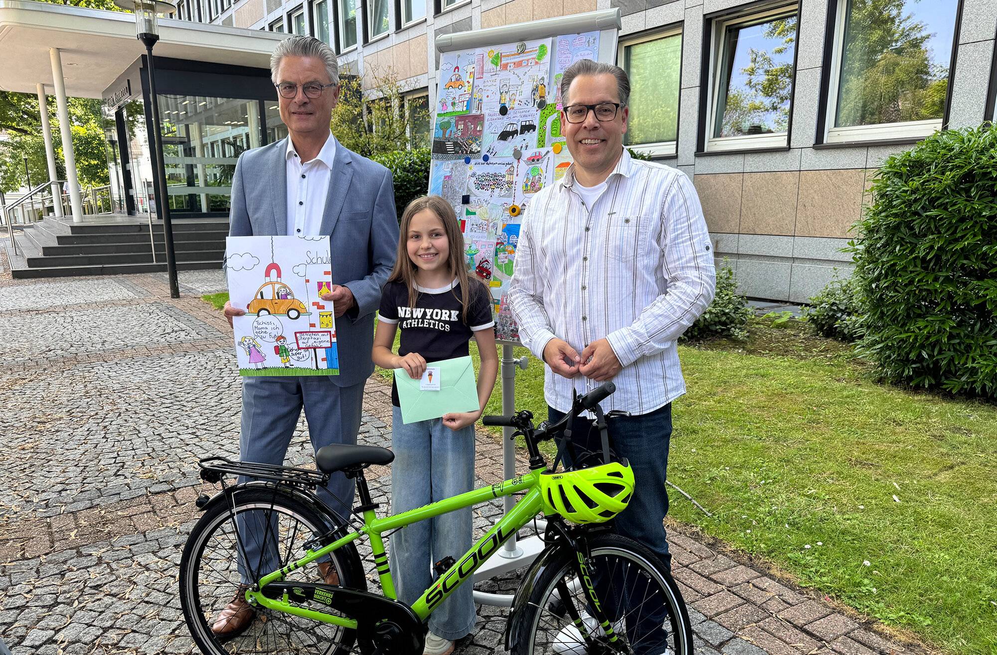 Kreisordnungsdezernent Nils Hanheide, Amelia Jochemczyk und