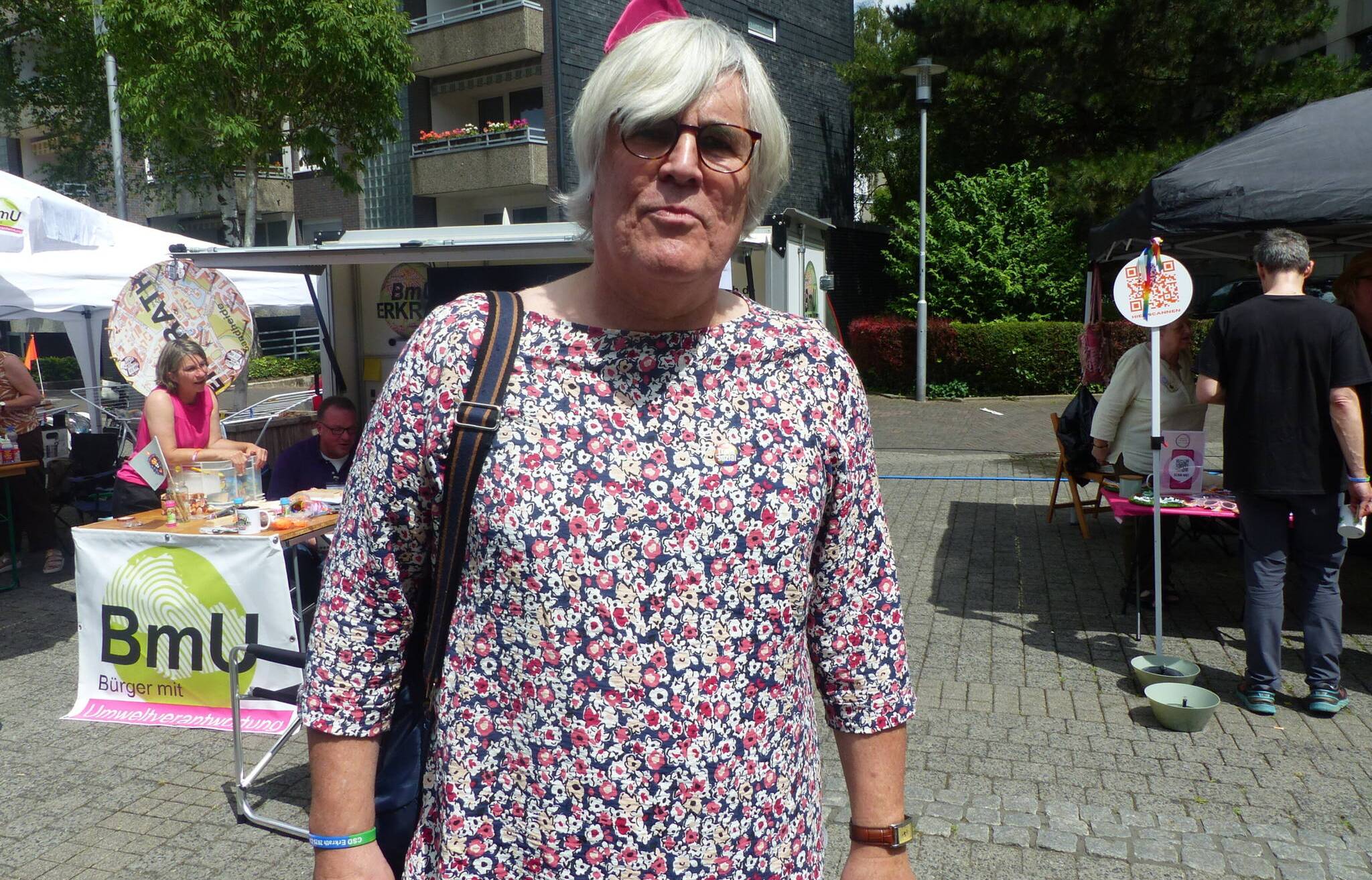  Nora Baumgarten betonte in einem Gespäch, dass gerade junge Menschen in Erkrath Referenzmodelle im Hinblick auf Geschlechtervielfalt und um ihr persönliches Empfinden bräuchten. 
