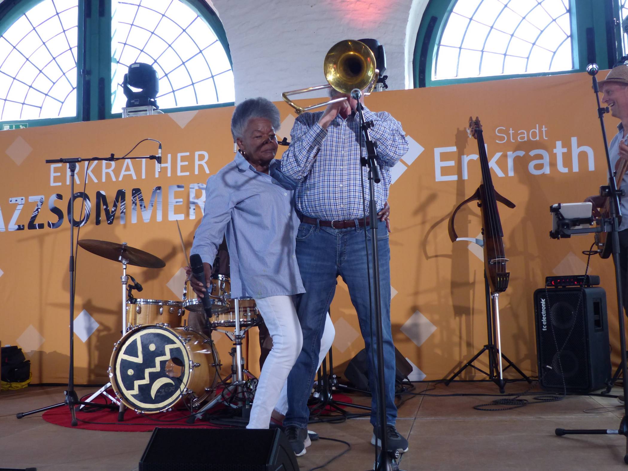 Janice und ihr Mann Werner bei einem Liebeslied.