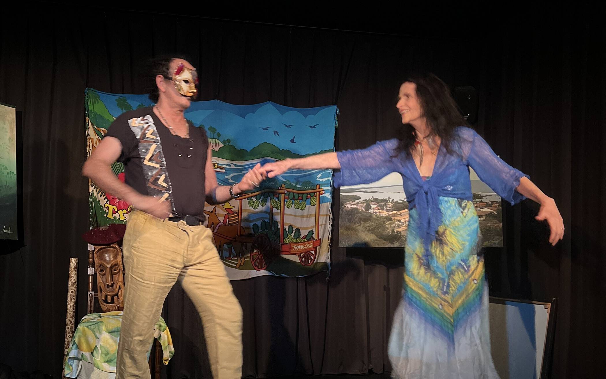 Beate Sarrazin tanzt zusammen mit ihrem Partner Lambada.