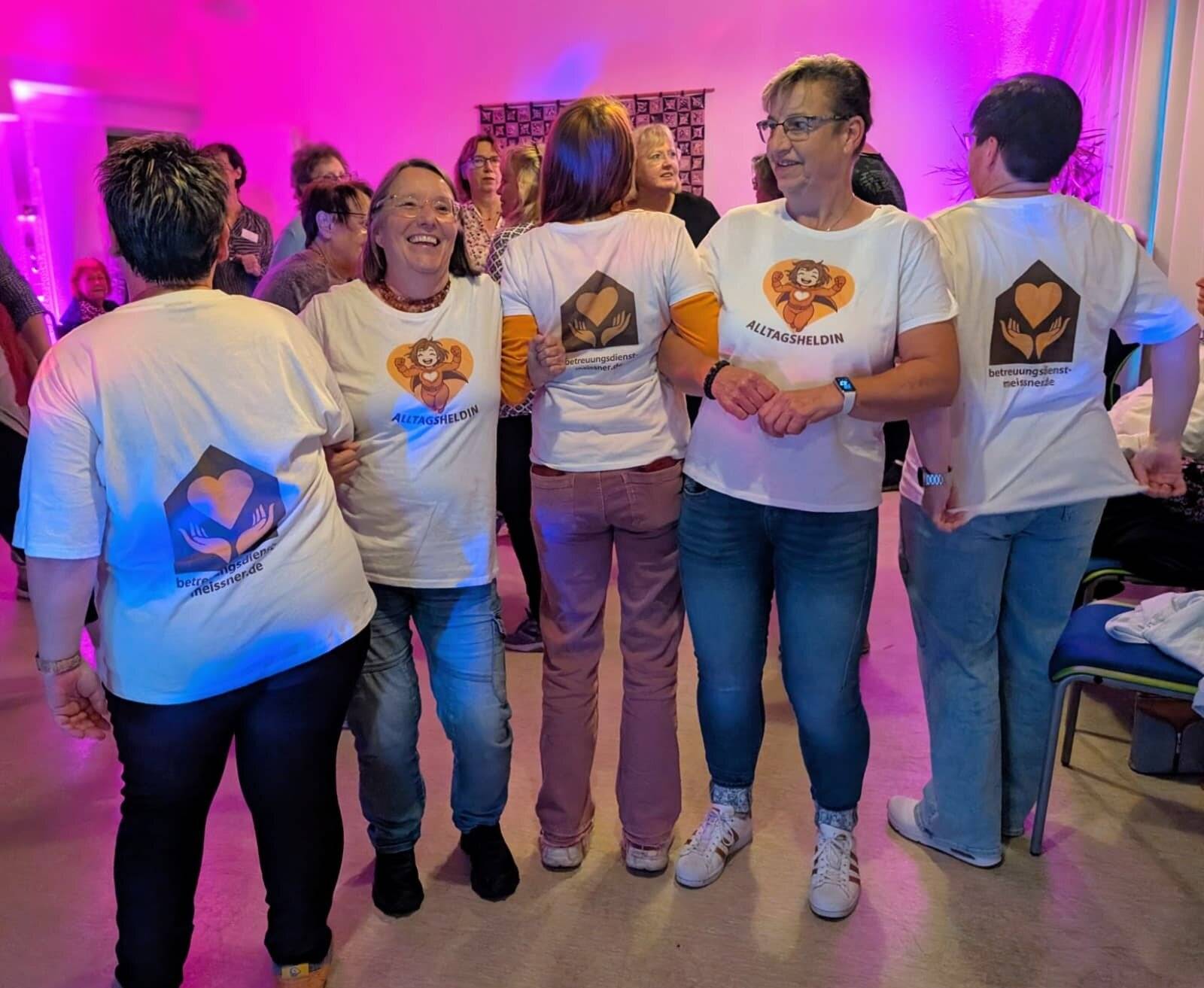 Gerberstraße verwandelte sich in eine Seniorendisco 60+