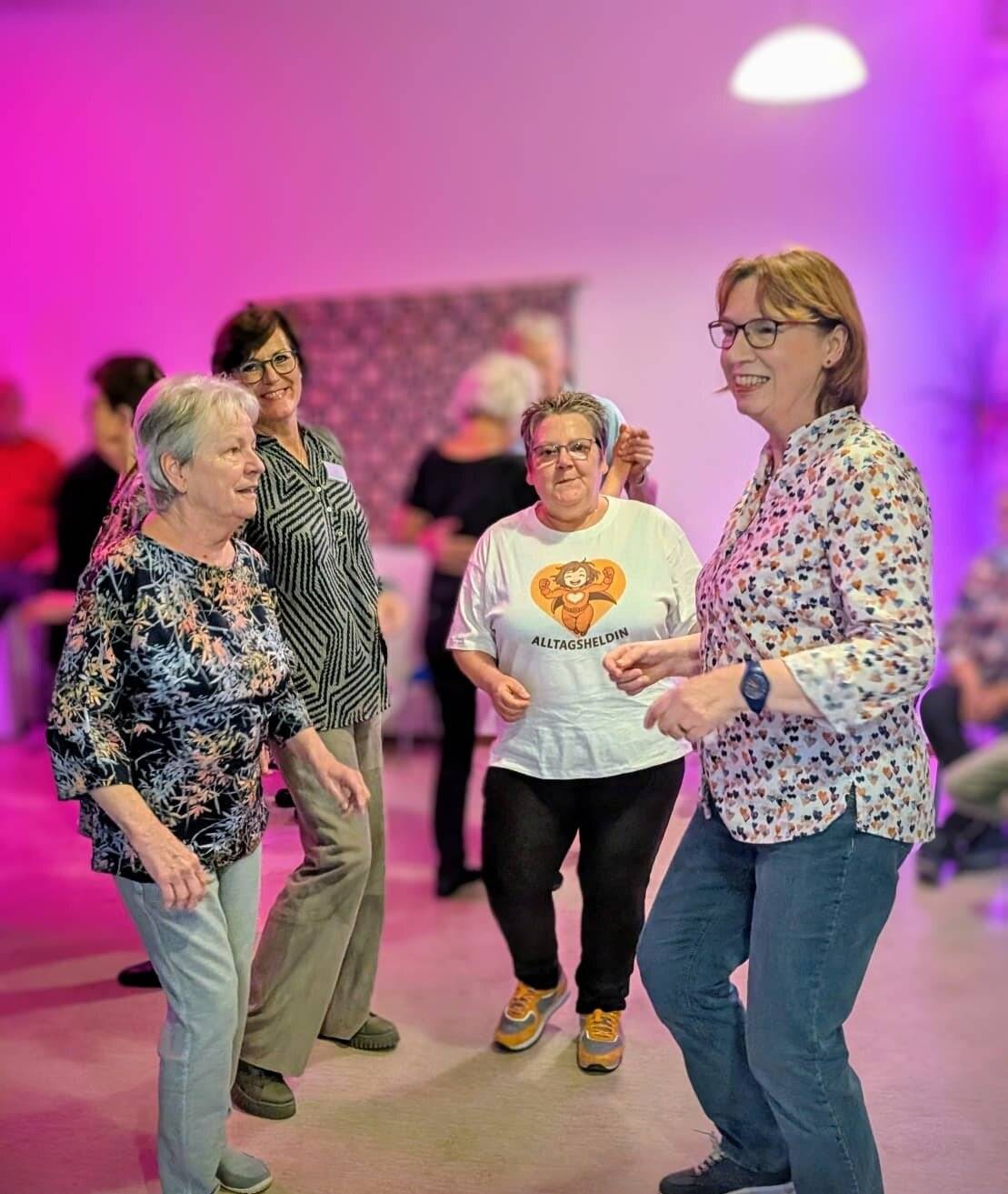 Gerberstraße verwandelte sich in eine Seniorendisco 60+