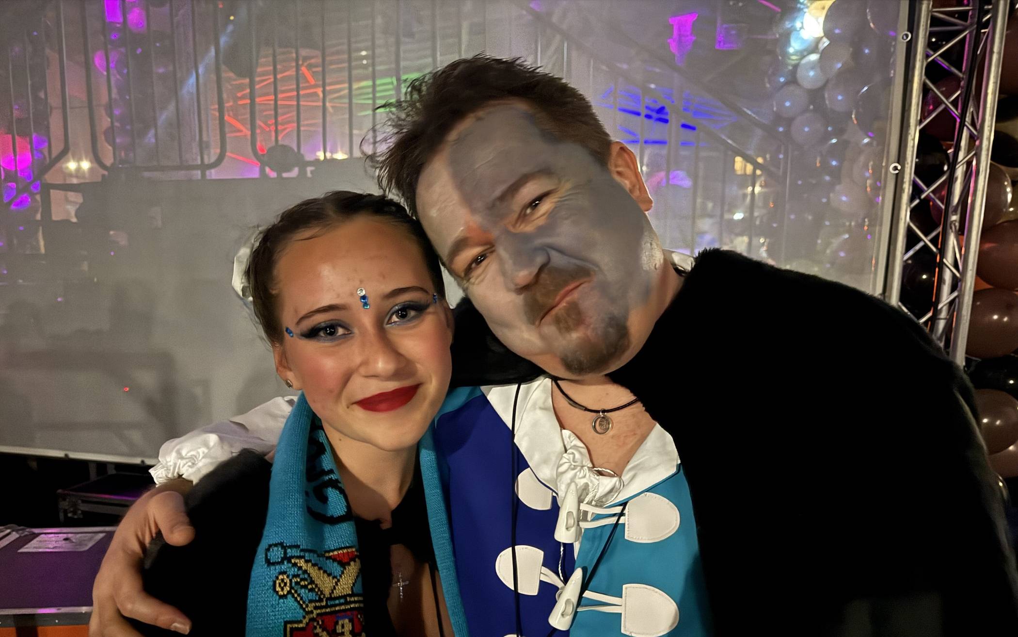 Hoppeditz Sven und Jugendhoppeditzin Raya erwachen