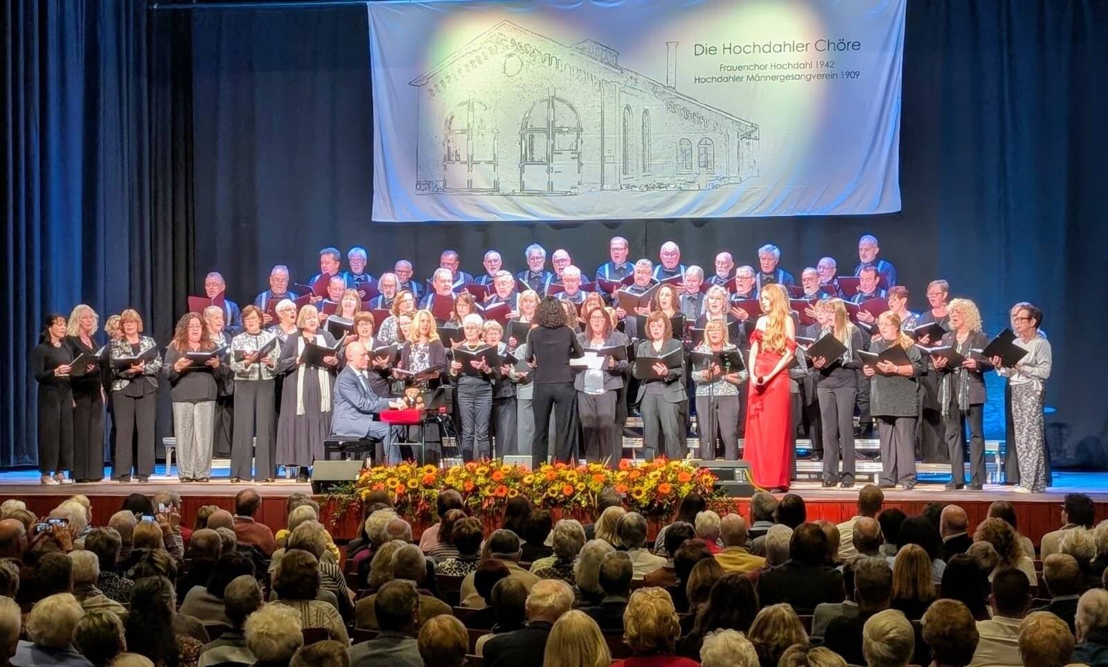Hochdahler Chöre begeistern in der Stadthalle