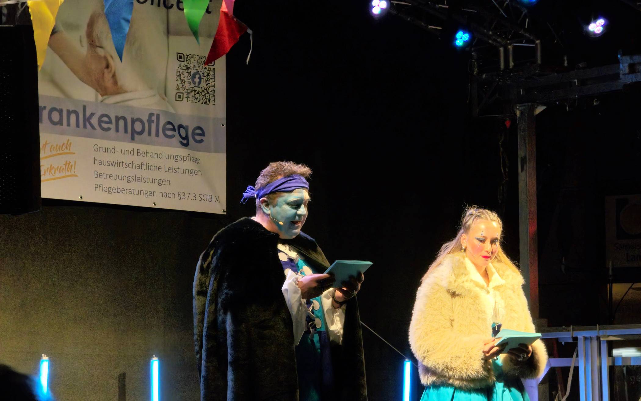 Erkrather Hoppeditze während ihrer Reden.