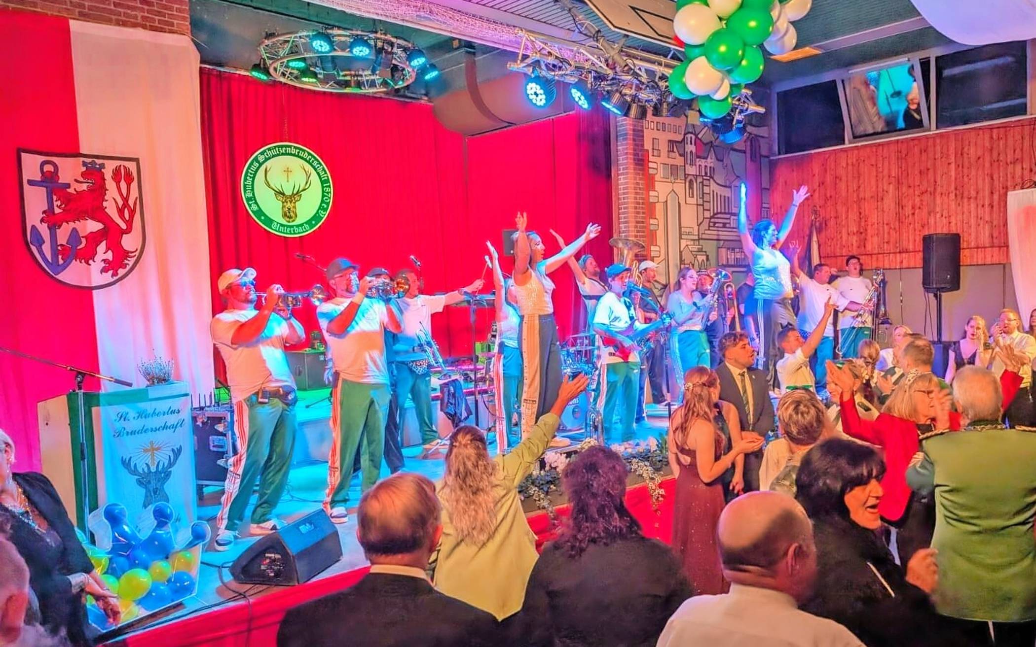  Ausgelassene Stimmung beim Hubertusfest in Unterbach. 