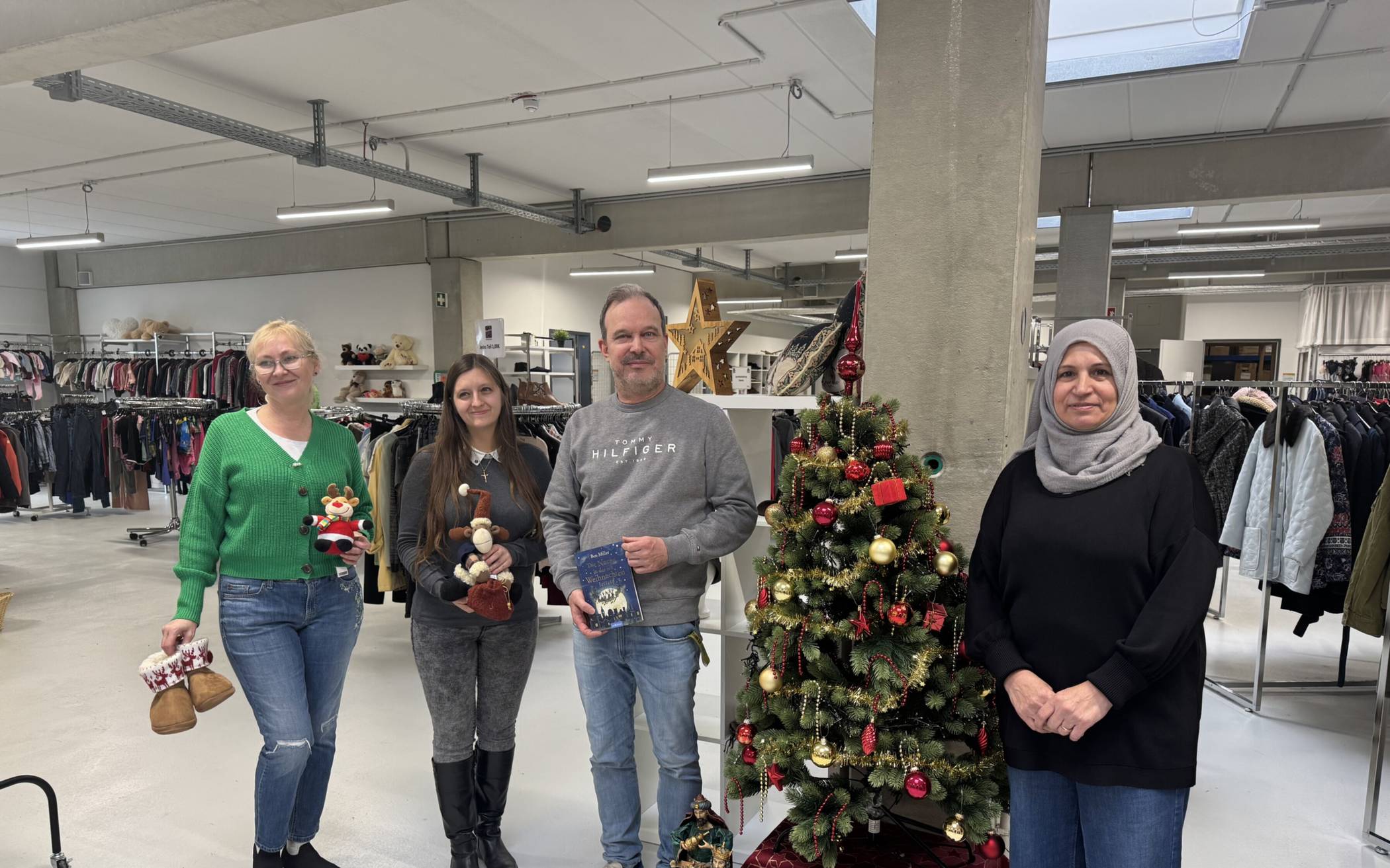 Matthias Königsberg (Mitte) und weitere Mitarbeiter