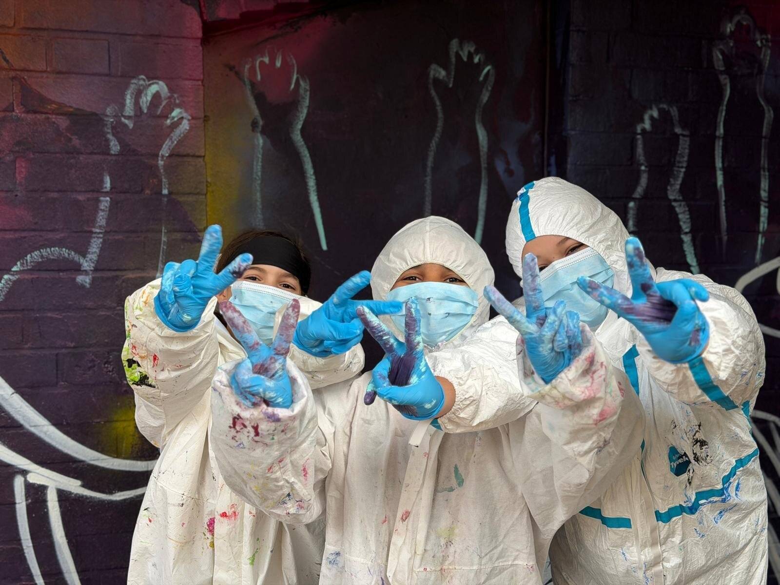 Die jungen Teilnehmer hatten sichtlich viel Spaß beim Graffiti-Workshop.