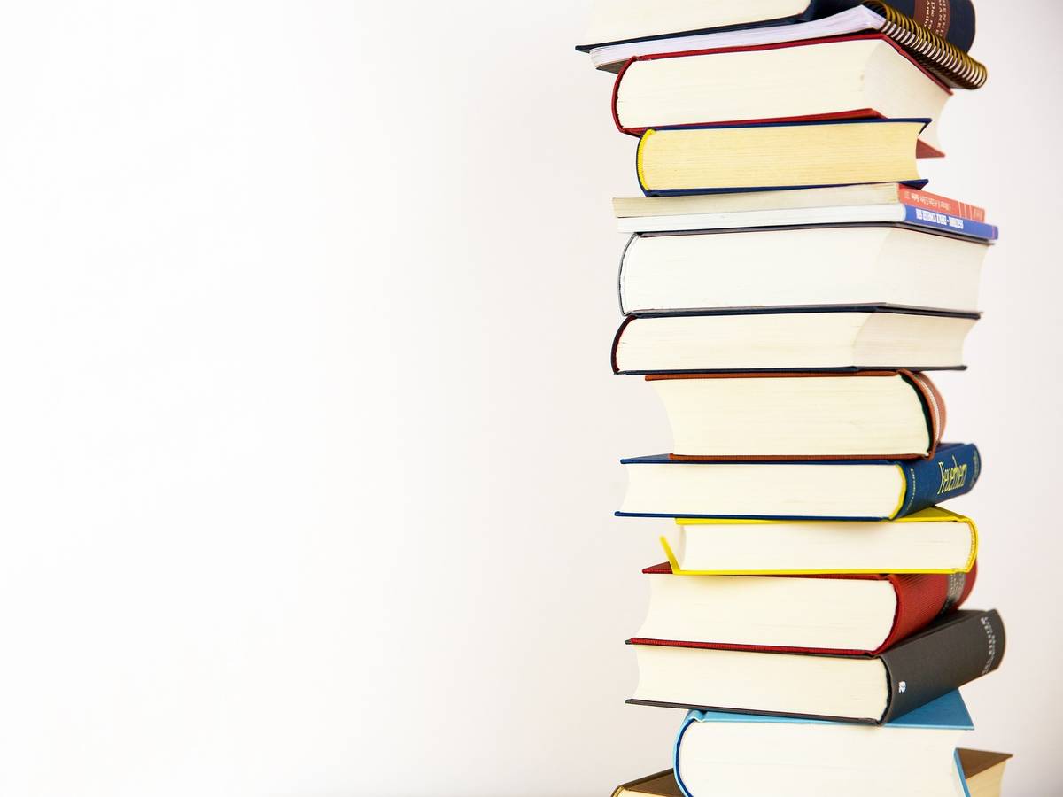 Vorweihnachtlicher Büchertrödel in der Stadtbücherei