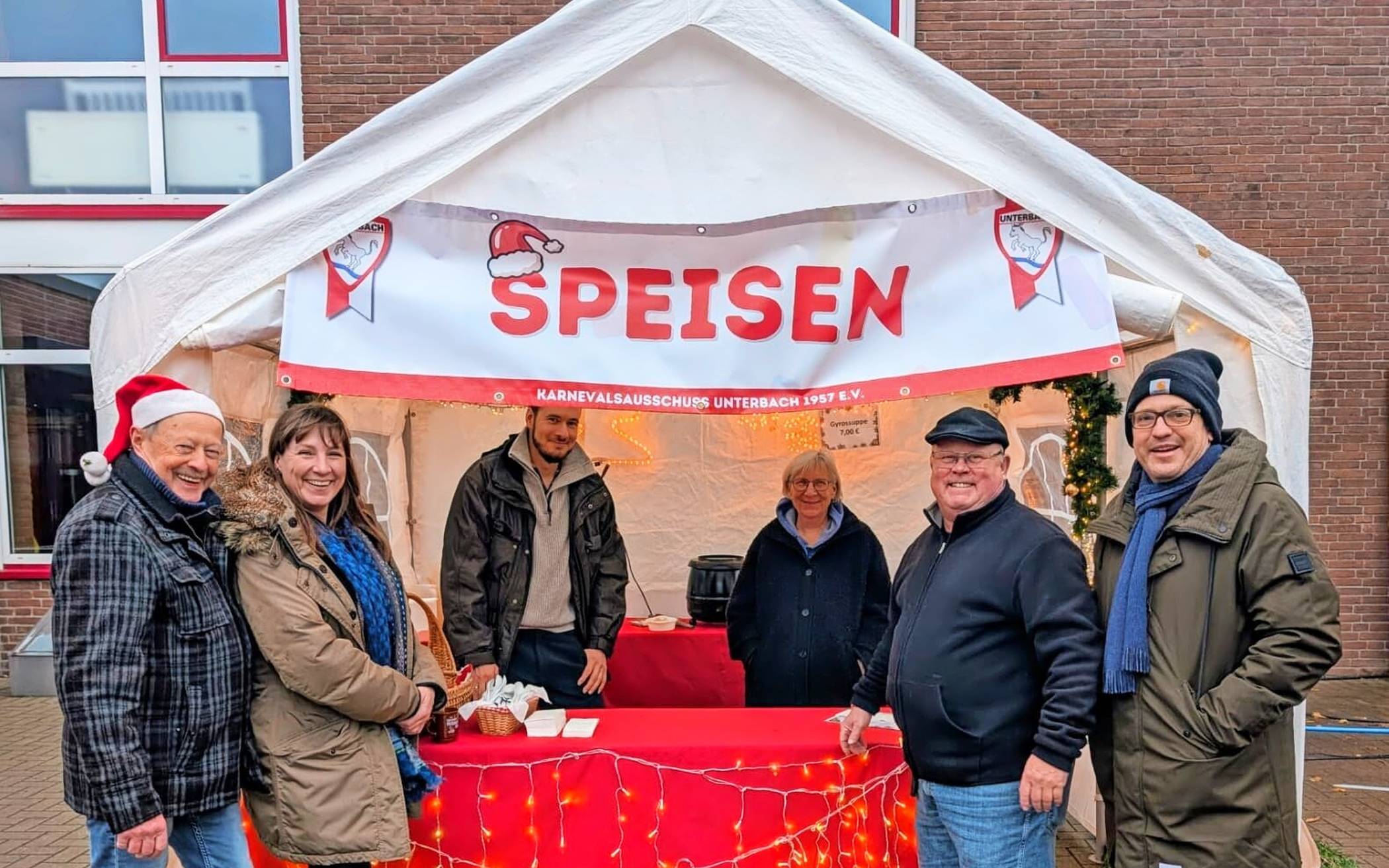 Weihnachtsmarkt in Unterbach: Stimmungsvoll trotz trüben Wetters