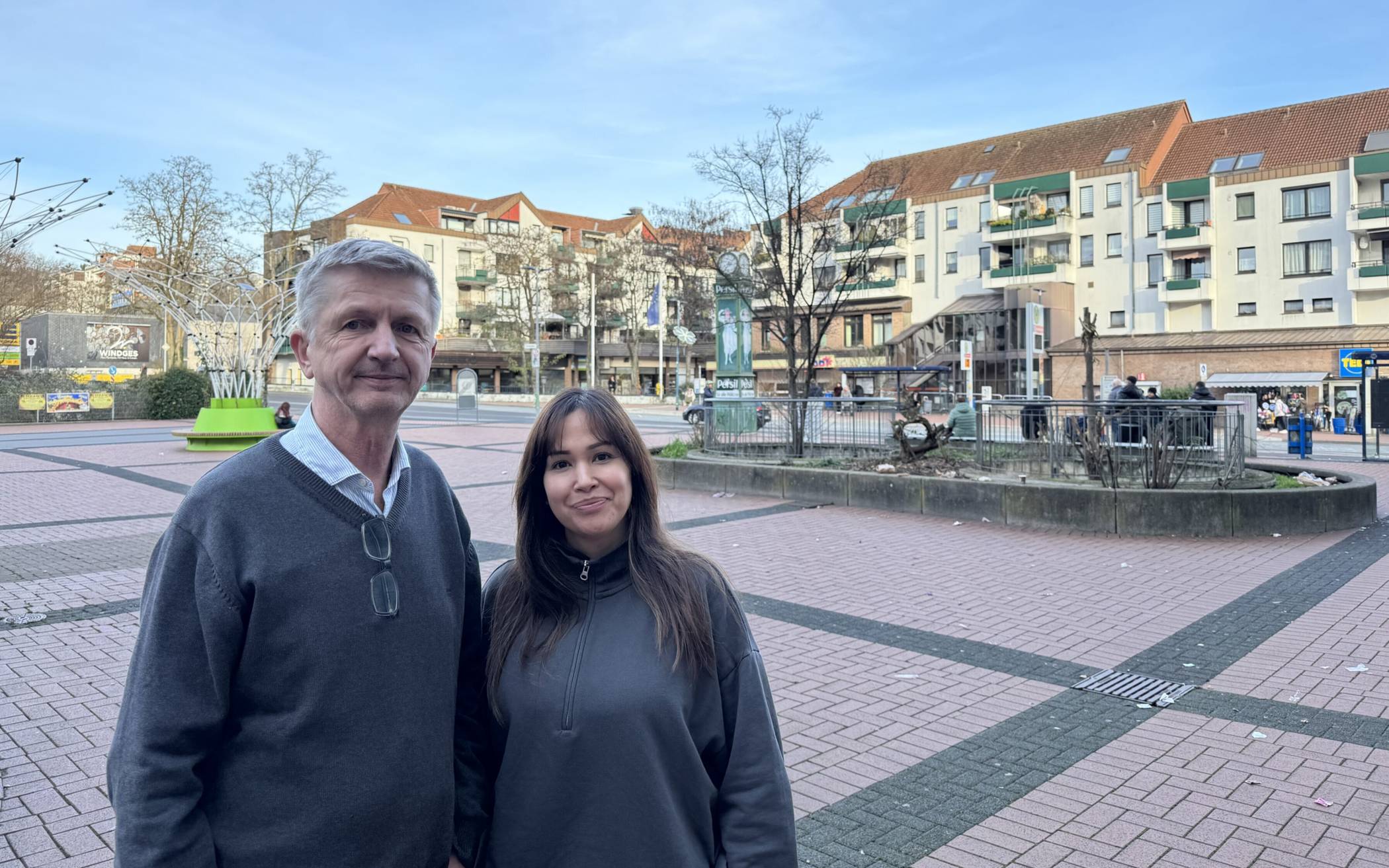 Dieter Thelen und Lyra Helling vom Freundeskreis für Flüchtlinge.