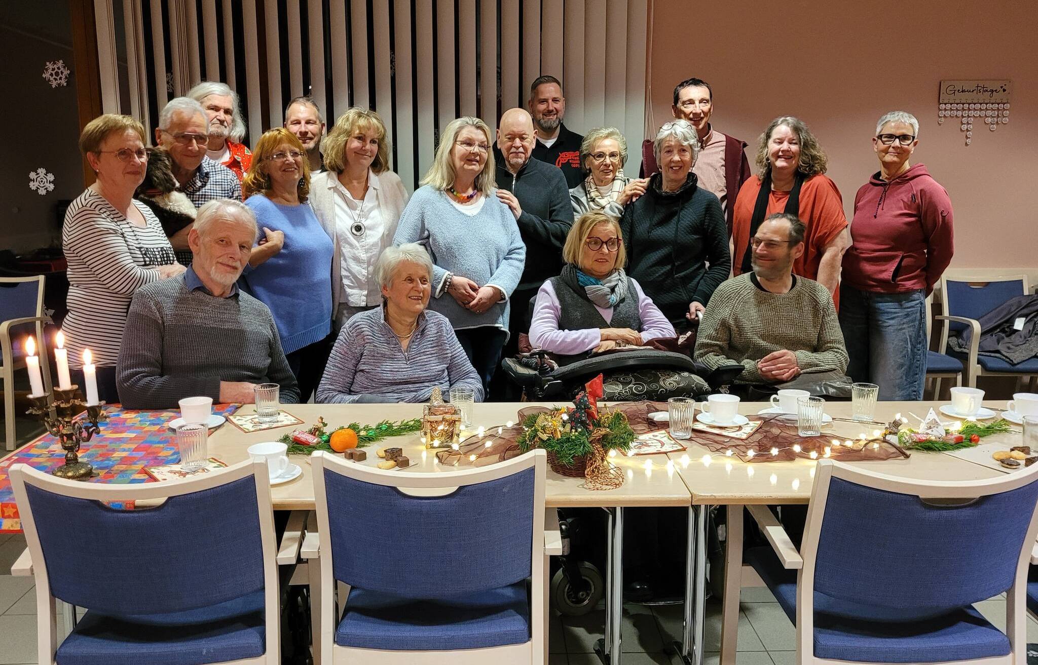 Die Krimi-Cops kamen zur Weihnachtsfeier des MS-Treffs Erkrath. 