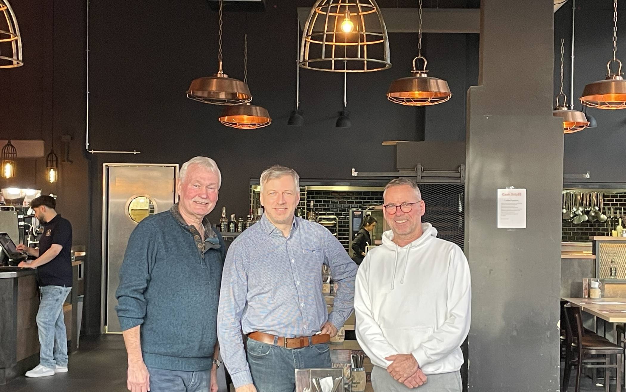 Freuen sich auf die erste Brauhaussitzung in Erkrath (v.l.): Udo Wolffram (Präsident der Großen Erkrather Karnevalsgesellschaft), Oliver Weichert (2. Vorsitzender) und Andre Kowalcyk (1. Vorsitzender).