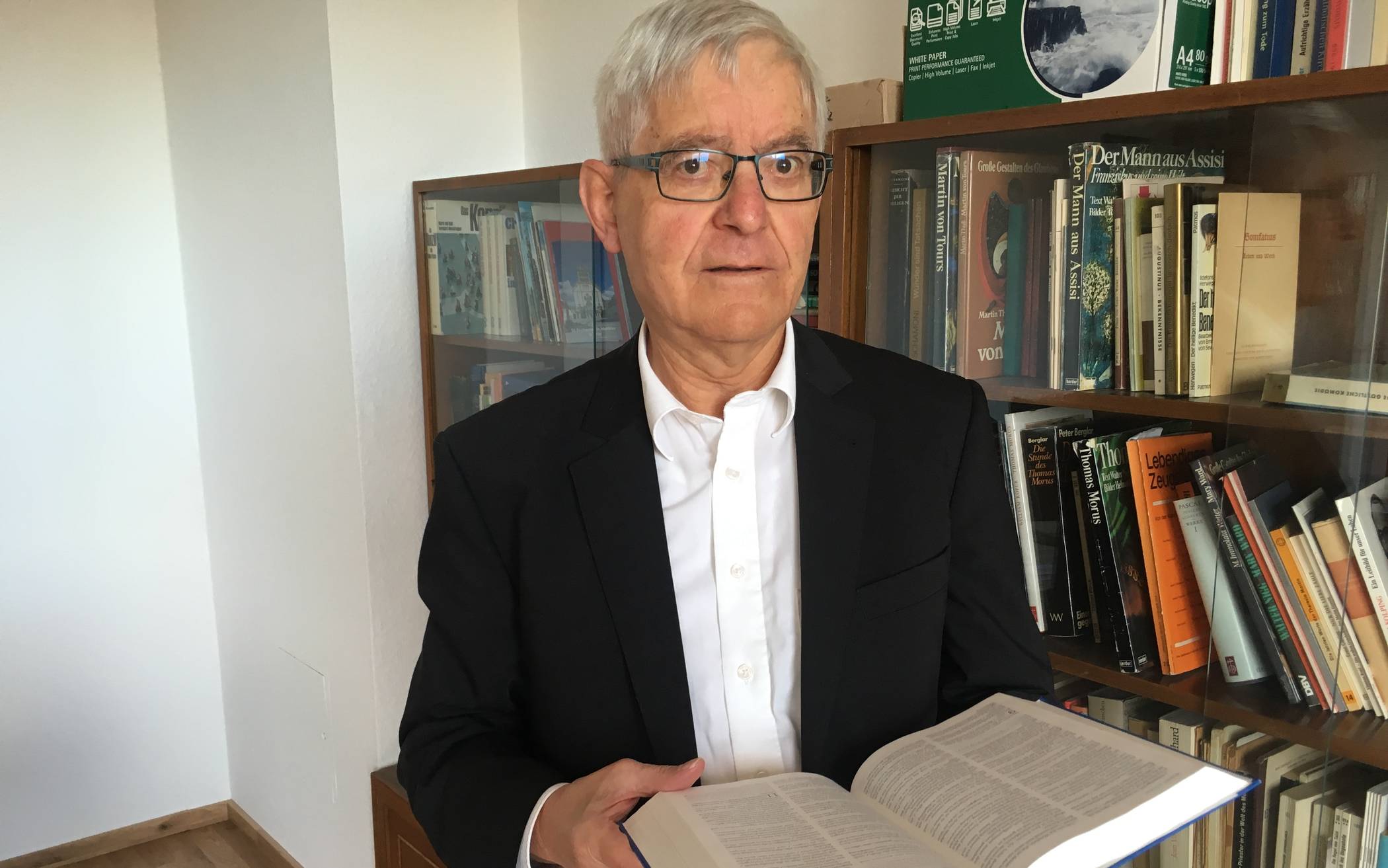  Pfarrer Ludwin Seiwert aus Hochdahl.  