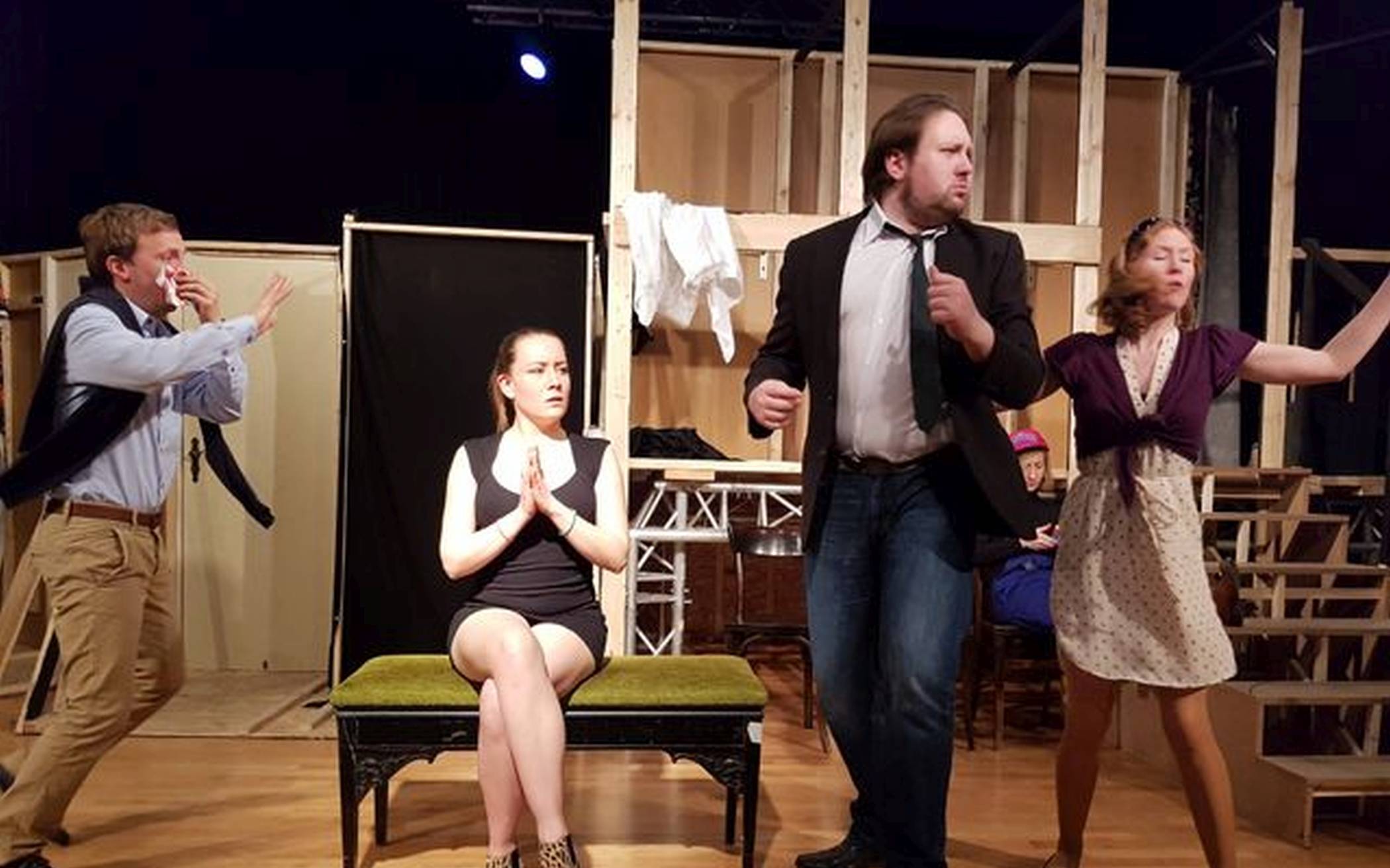  Szenenfoto aus "Der nackte Wahnsinn" von Michael Frayn. 