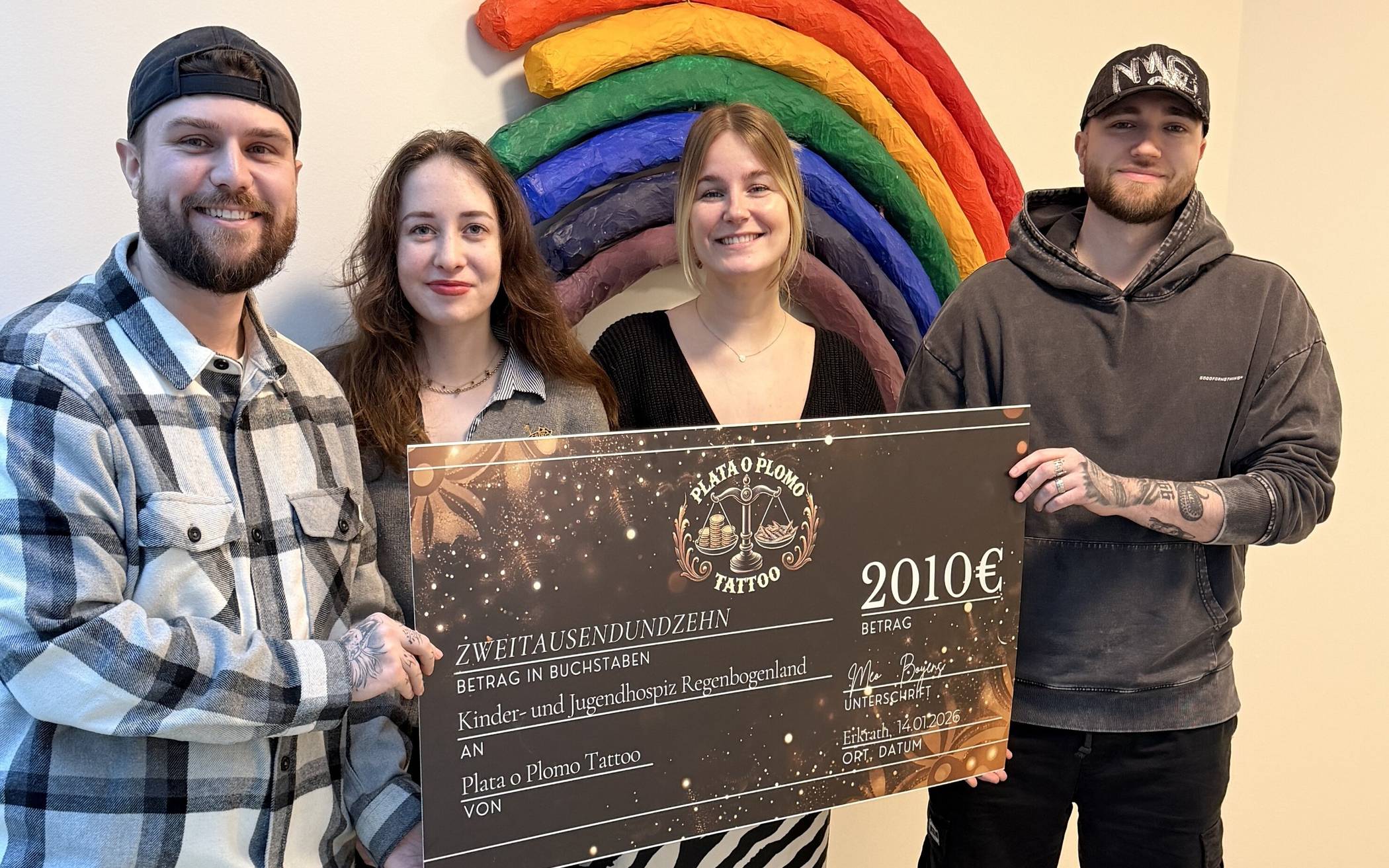Spendenübergabe an das Kinder- und Jugendhospiz Regenbogenland in Düsseldorf.
