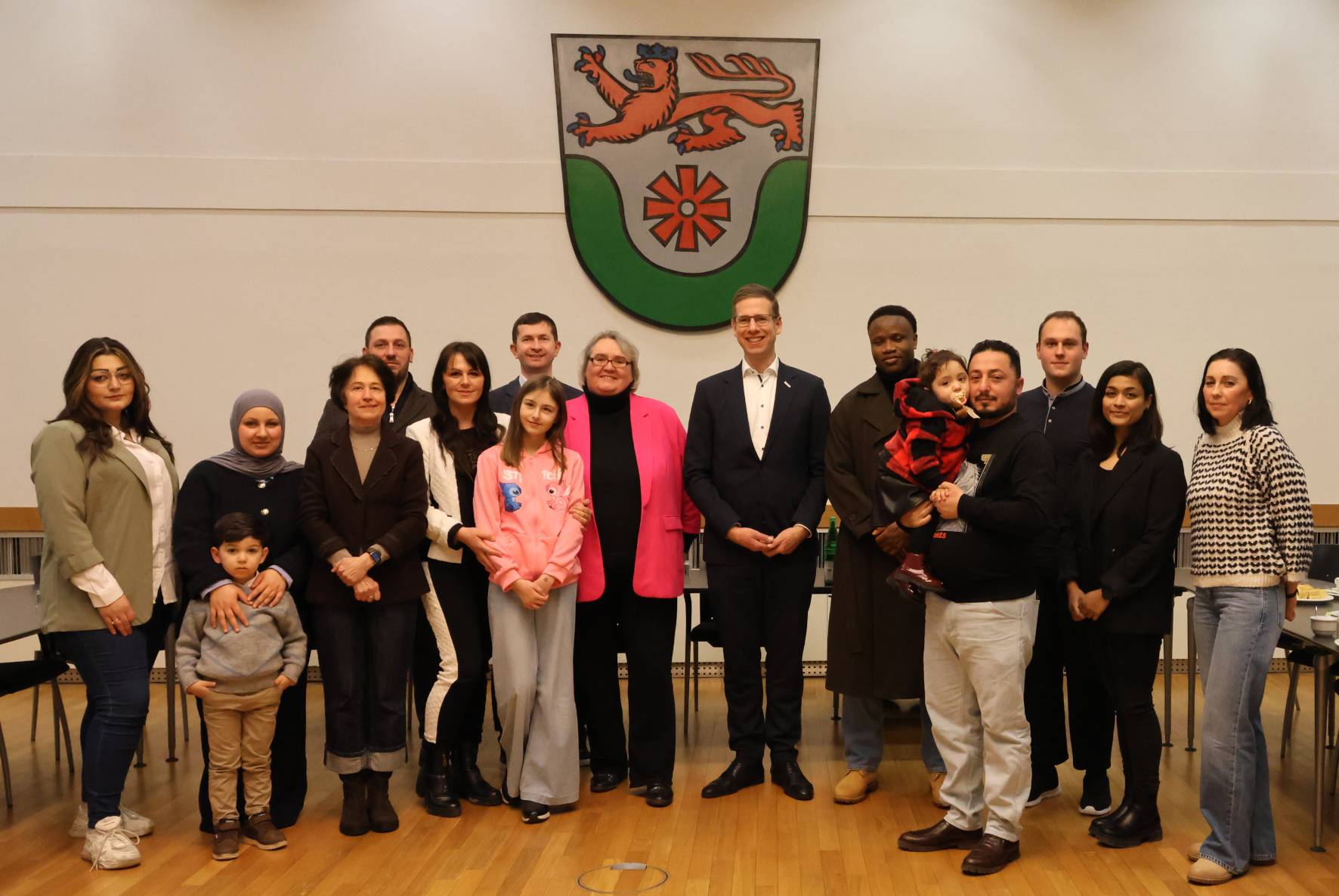 Bürgermeister Christoph Schultz begrüßte Erkraths neue Staatsbürgerinnen und Staatsbürger im Rathaus