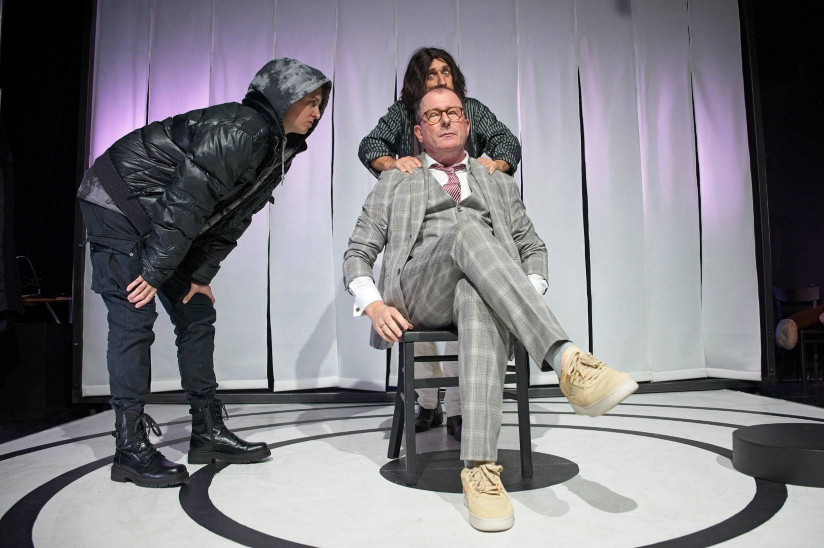 "Achtsam Morden" in der Stadthalle Erkrath.