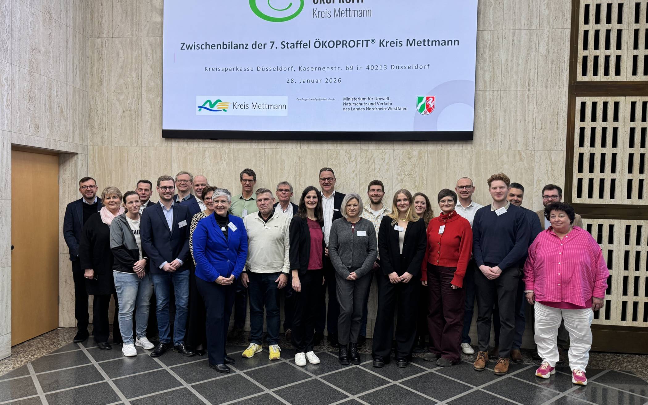 Gruppenfoto aller Teilnehmenden der siebten Staffel