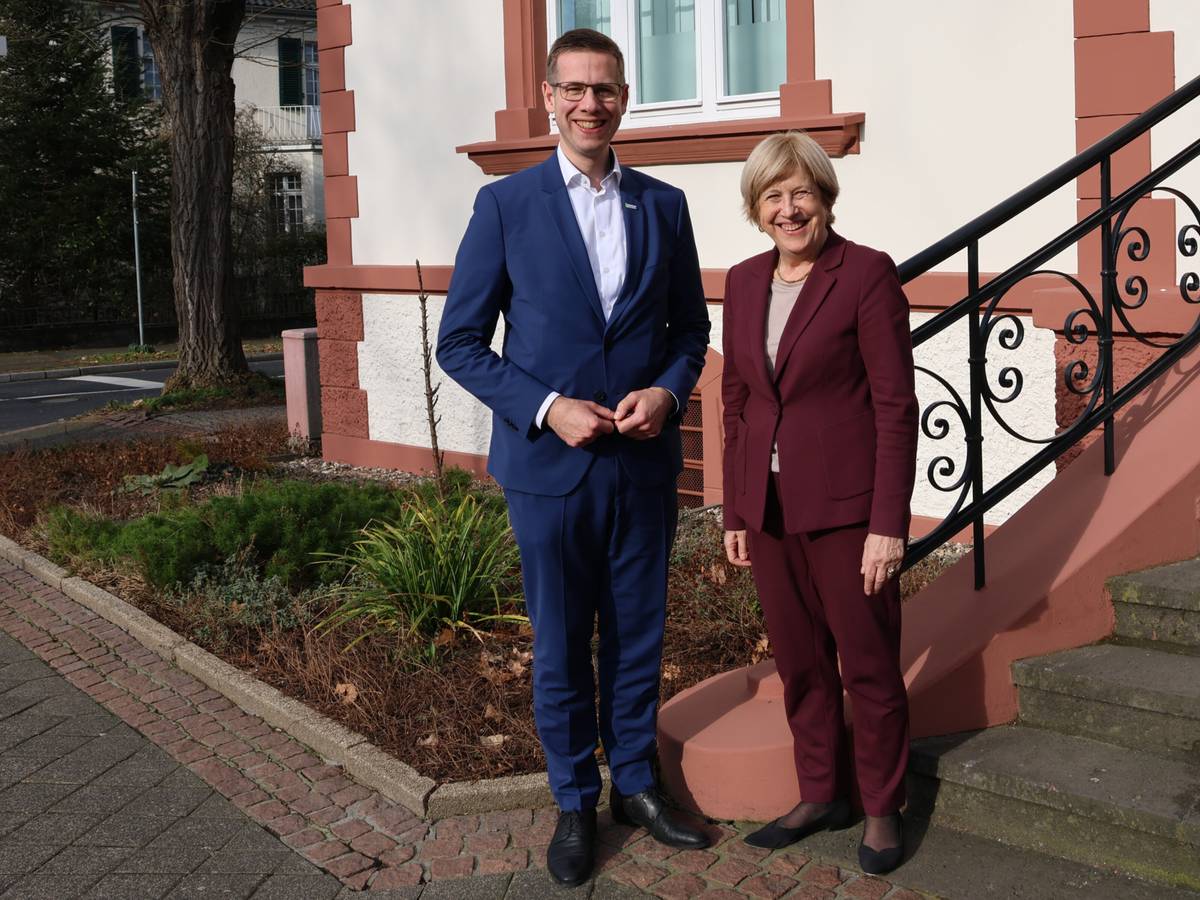 Bürgermeister empfängt Elisabeth Müller-Witt zum Gespräch