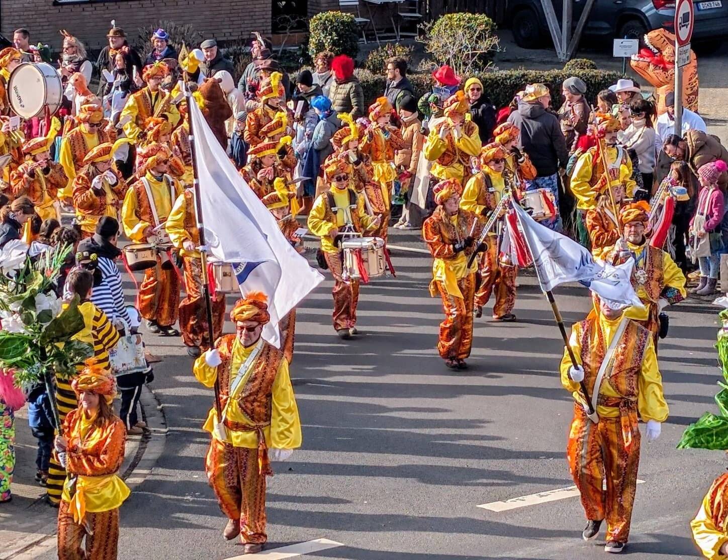  Bunt und fröhlich ging es beim Unterbacher Karnevalsumzug am vergangenen Wochenende zu. 