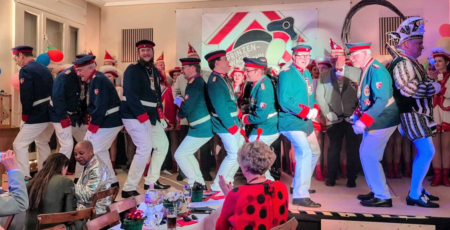 Manöverball der Prinzenwache Rösige Penn begeistert am Nelkensamstag