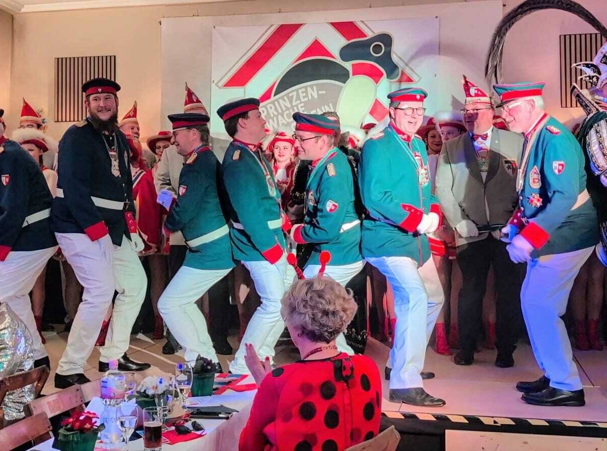 Manöverball der Prinzenwache Rösige Penn begeistert am Nelkensamstag