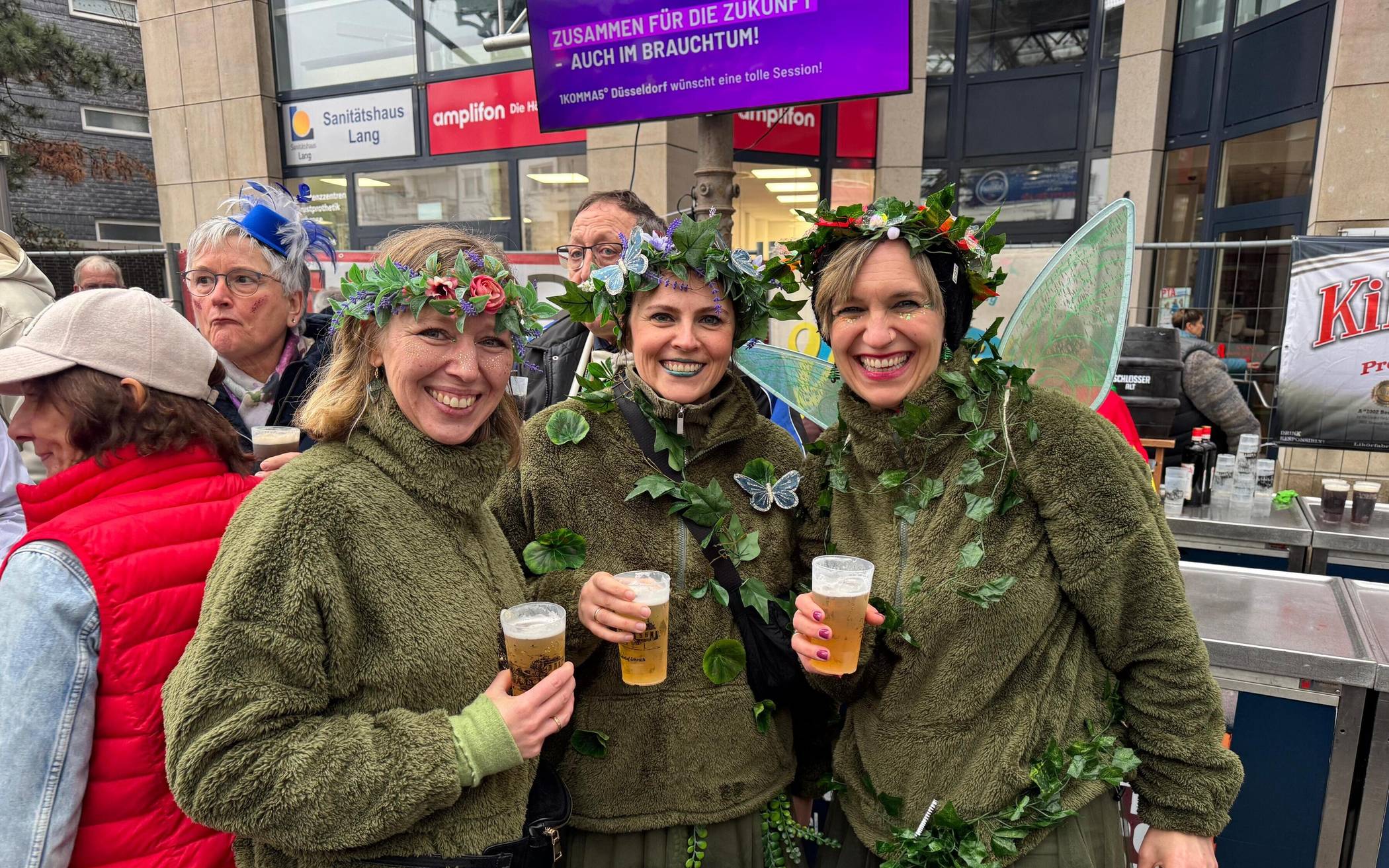 Trotz Regen ein Erfolg: Erkraths elfte „Närrische Markthalle“