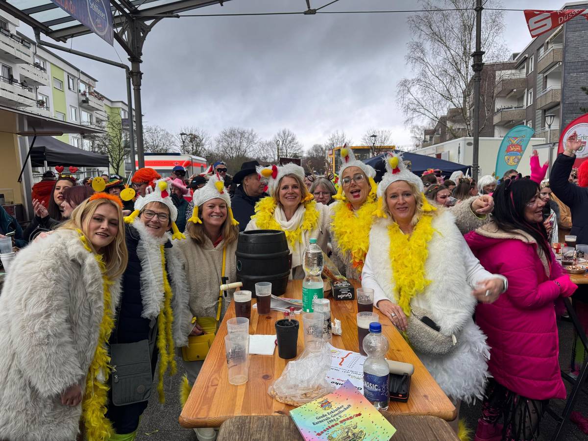 Trotz Regen ein Erfolg: Erkraths elfte „Närrische Markthalle“