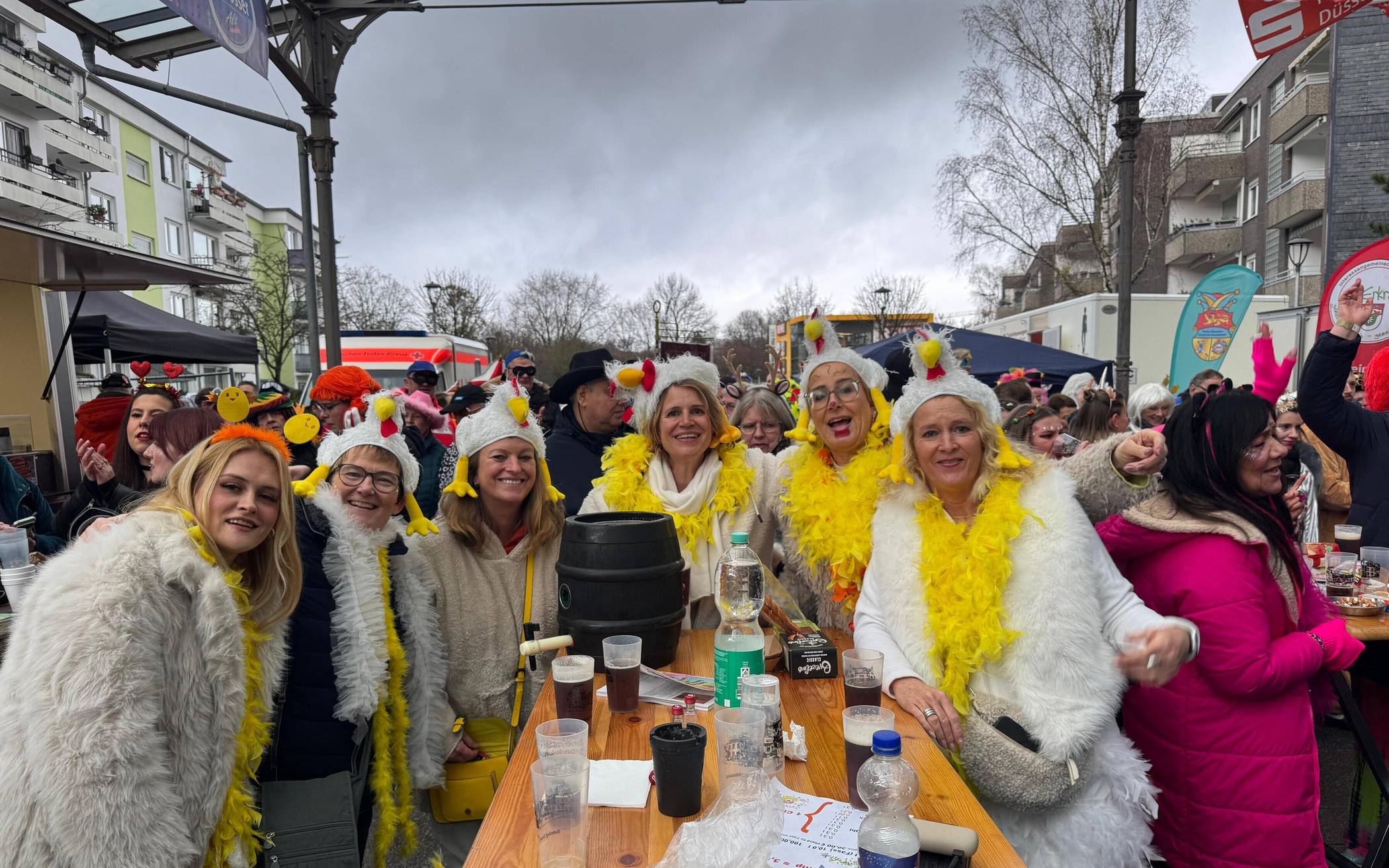 Trotz Regen ein Erfolg: Erkraths elfte „Närrische Markthalle“