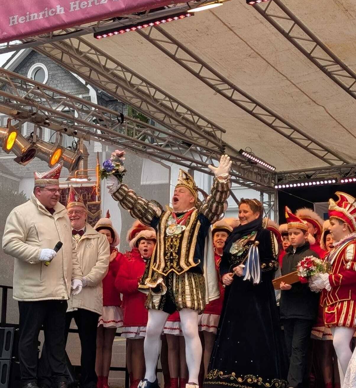 Trotz Regen ein Erfolg: Erkraths elfte „Närrische Markthalle“