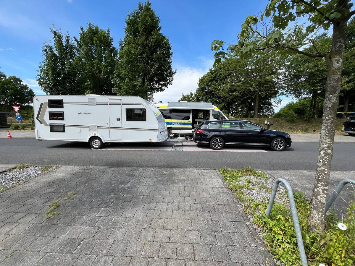 Polizei schickt Camper auf die Waage